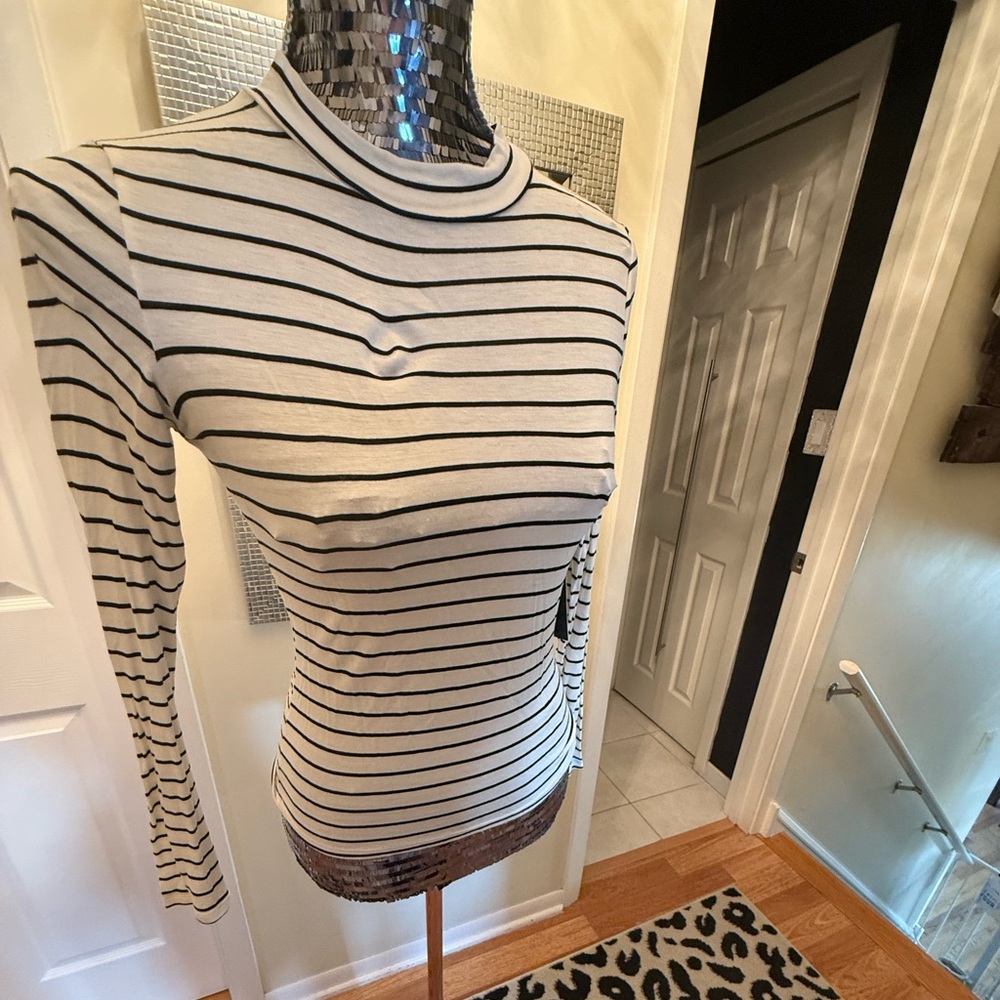 Fitted long sleeve top